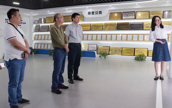 贵州省农业农村厅市场与信息化处处长方雷明莅临91视频网址入口考察交流
