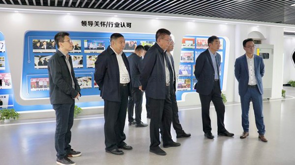 长春市政府副市长曹武一行莅临91视频网址入口调研交流