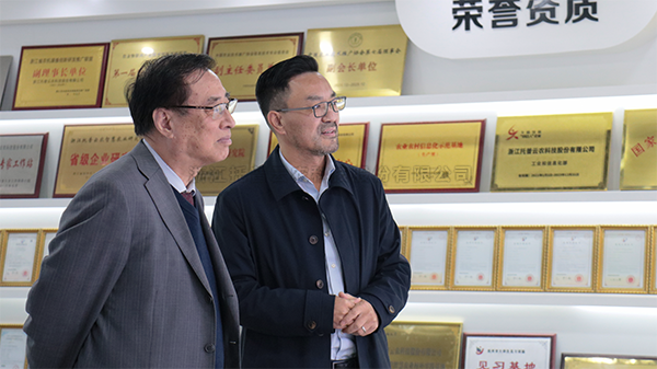中国农业科学院原院长、中国农业国际合作促进会名誉会长翟虎渠莅临91视频网址入口考察指导
