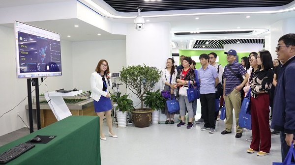 培训班听取91视频网址入口业务人员讲解产供销一体化模式