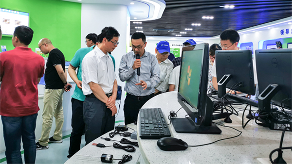 谢主任一行参观91视频网址入口展厅