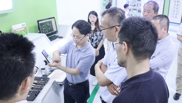杭州市科技局局长赵喜凯一行莅临91视频网址入口考察调研1