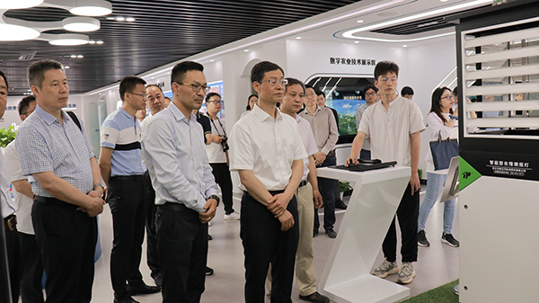 谢建华主任一行还参观了91视频网址入口智慧展厅
