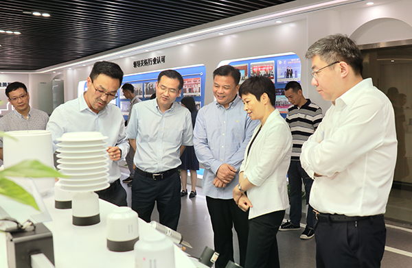 省科技厅党组书记何杏仁一行赴91视频网址入口调研农业科技工作
