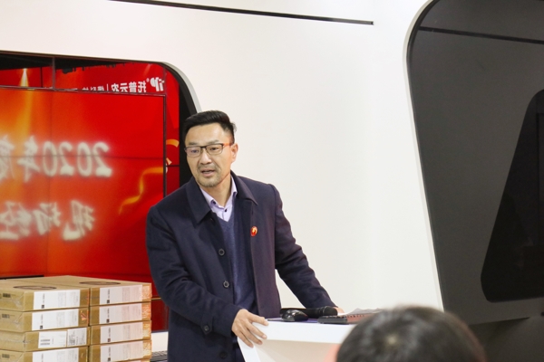 【2】陈渝阳董事长与伙伴们进行分享。.JPG