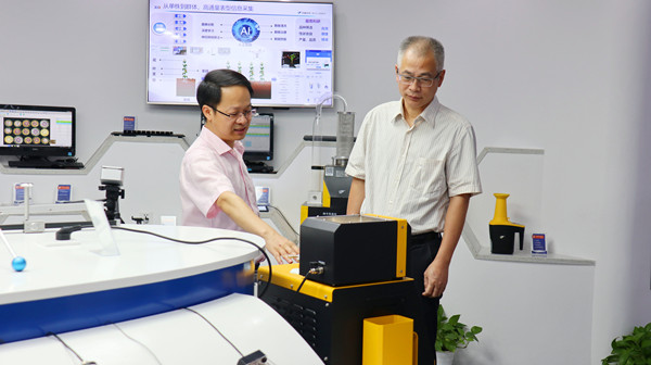 杭州市总工会党组书记、常务副主席郑荣新一行赴91视频网址入口调研