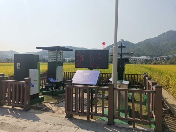 与会专家领导参观91视频网址入口支撑构建的智慧种业服务平台